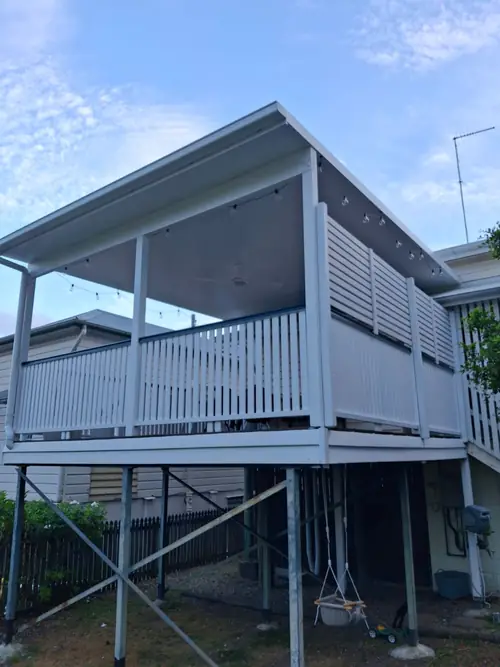 From an uneven deck , I've replaced all the old joists and adjusted each of them to make the deck straight . Replace the old balustrades with new ones and added an insulated roof with a fan and a light integrated .