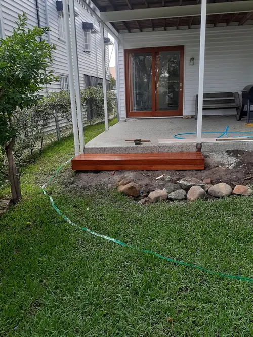Installation of a step with decking boards