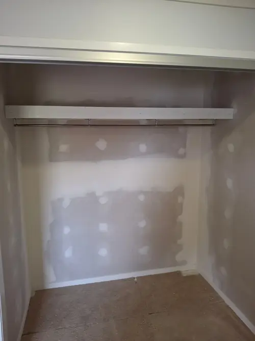 Transformation of a wardrobe linen into an office wardrobe The client has been informed about the carpet at the quoting stage .
