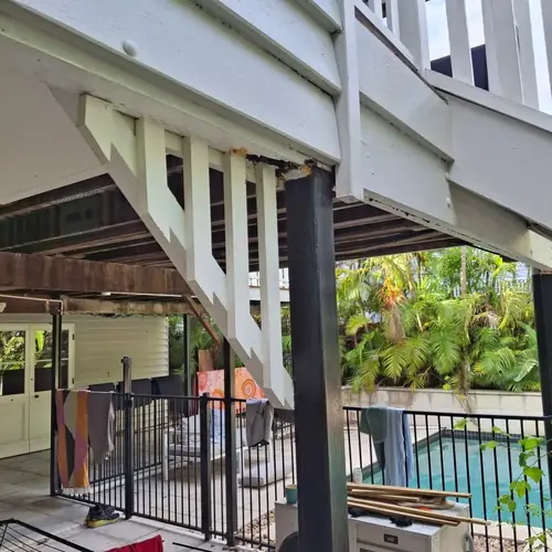 Replacement of a deck with it's structure. All the joist have been replaced with f14 hardwood painted with 1 coat of dulux primer and 2 coats of dulux weathershield prior to be installed. The decking boards are kwila. We also replaced a step and a post on the stair.