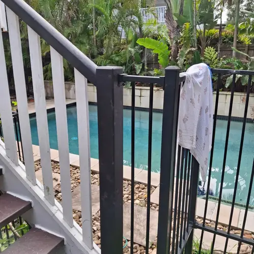 Replacement of a deck with it's structure. All the joist have been replaced with f14 hardwood painted with 1 coat of dulux primer and 2 coats of dulux weathershield prior to be installed. The decking boards are kwila. We also replaced a step and a post on the stair.