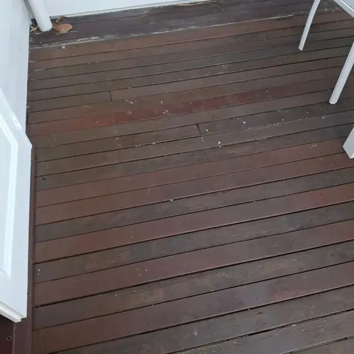 Replacement of a deck with it's structure. All the joist have been replaced with f14 hardwood painted with 1 coat of dulux primer and 2 coats of dulux weathershield prior to be installed. The decking boards are kwila. We also replaced a step and a post on the stair.