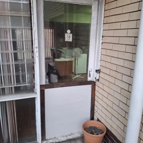 Replacement of a door that has been eaten by termites. We also replace a jamb and fix some parts with hardwood.