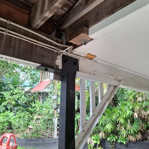 Replacement of a deck with it's structure. All the joist have been replaced with f14 hardwood painted with 1 coat of dulux primer and 2 coats of dulux weathershield prior to be installed. The decking boards are kwila. We also replaced a step and a post on the stair.